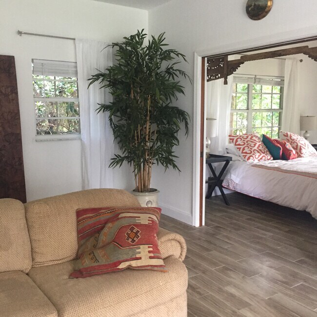 Foto del edificio - 6225 Pine Dr