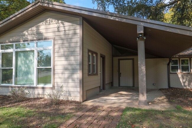 Building Photo - Charming 3 Bedroom with New Renovations in Clemson, SC!