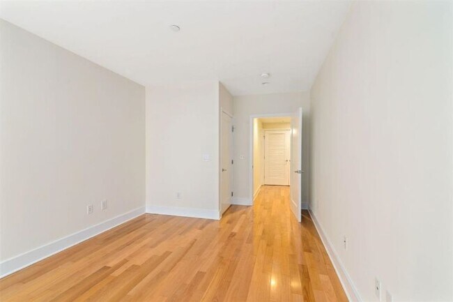 Building Photo - 402 Marin Blvd