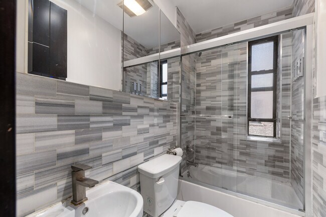 Foto del edificio - 4 W 108th St
