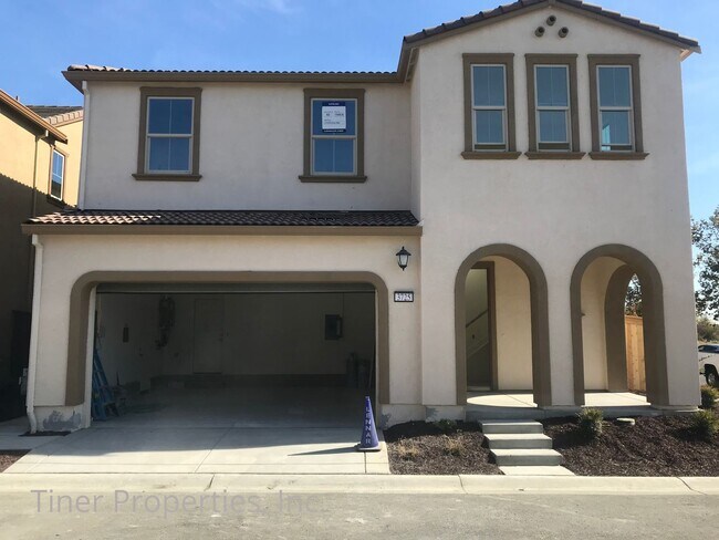 Building Photo - New Solar Powered Lennar Home