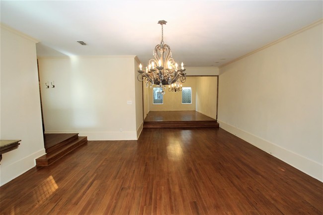 Building Photo - 111 E Del Mar Blvd