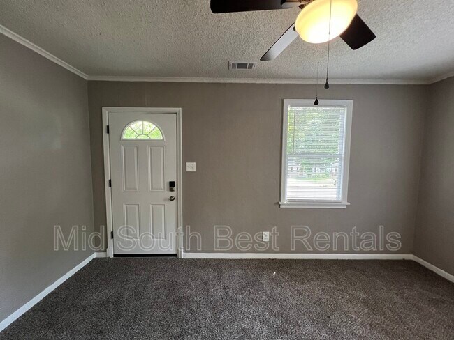 Foto del edificio - 384 E Dison Ave