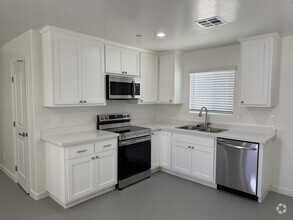Building Photo - 1133 W Mariposa Ave