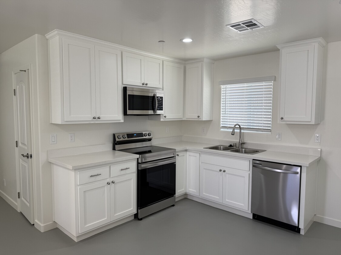Foto principal - 1133 W Mariposa Ave