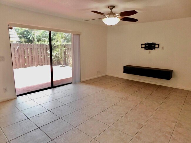 Foto del edificio - 4155 Turnberry Cir