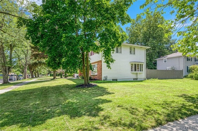 Building Photo - 71 Chaumont Dr