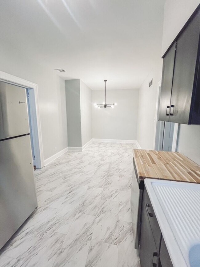 Foto del edificio - 1219 Eberhart Ave