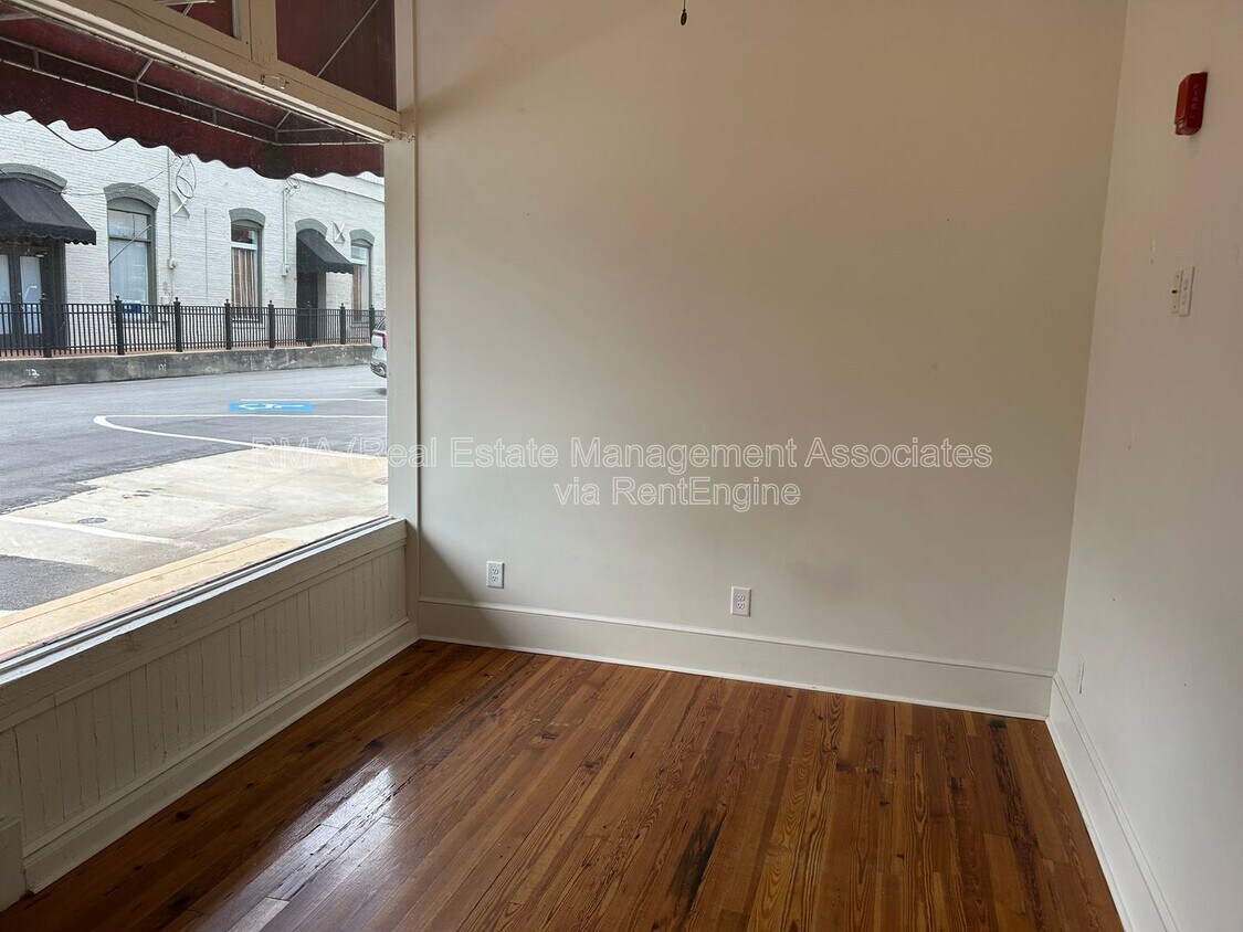 Foto del edificio - 215 Main St