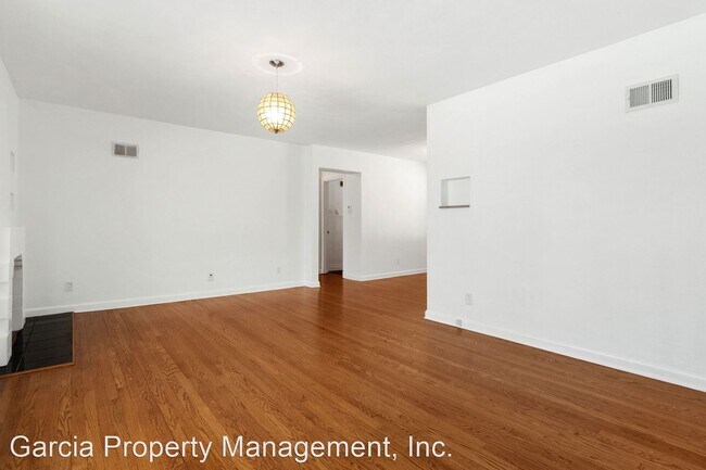 Building Photo - 2 br, 2 bath House - 5943 Childress Ave.