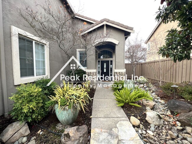 Building Photo - Beautiful Empire Ranch 3bd/3ba Home with B...