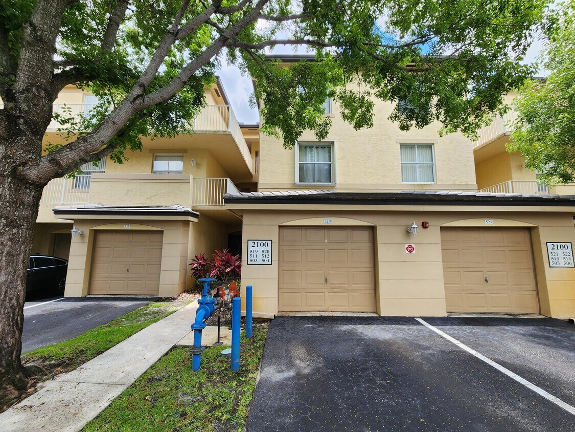 2100 Greenview Shores Blvd Unit 504, Wellington, FL 33414 Condo for