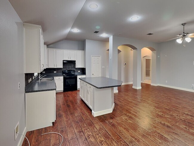 Building Photo - 5920 Paloma Blanca Dr