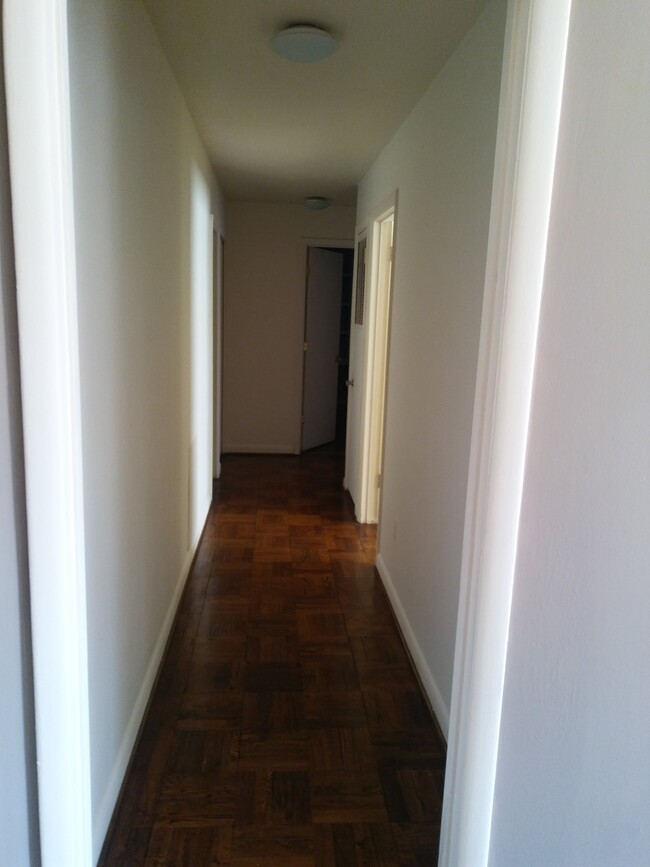 hallway - 10513 Montrose Ave