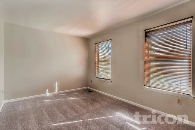 Foto del edificio - 639 Glynock Pl