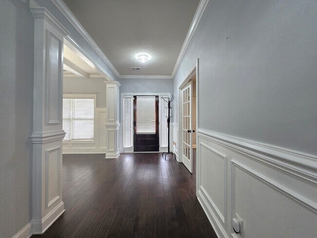 Building Photo - 8809 Crenshaw Dr