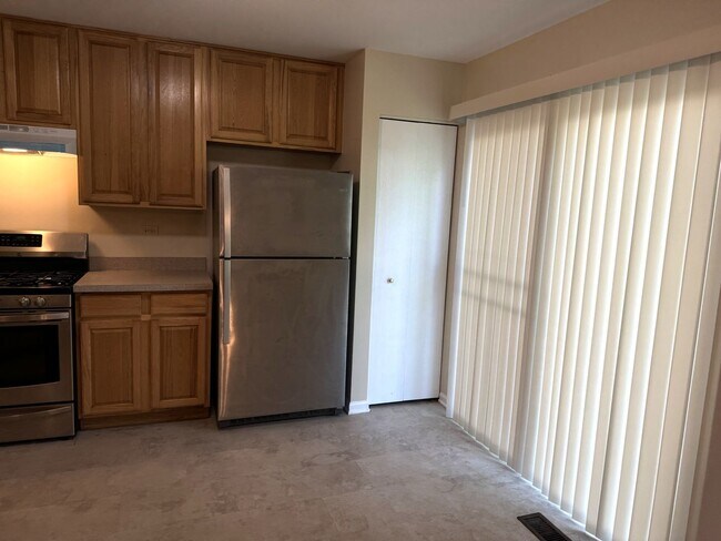 Foto del edificio - 2 St. 2BR 1.5Ba 1CGar Fenced yard in Cul-d...