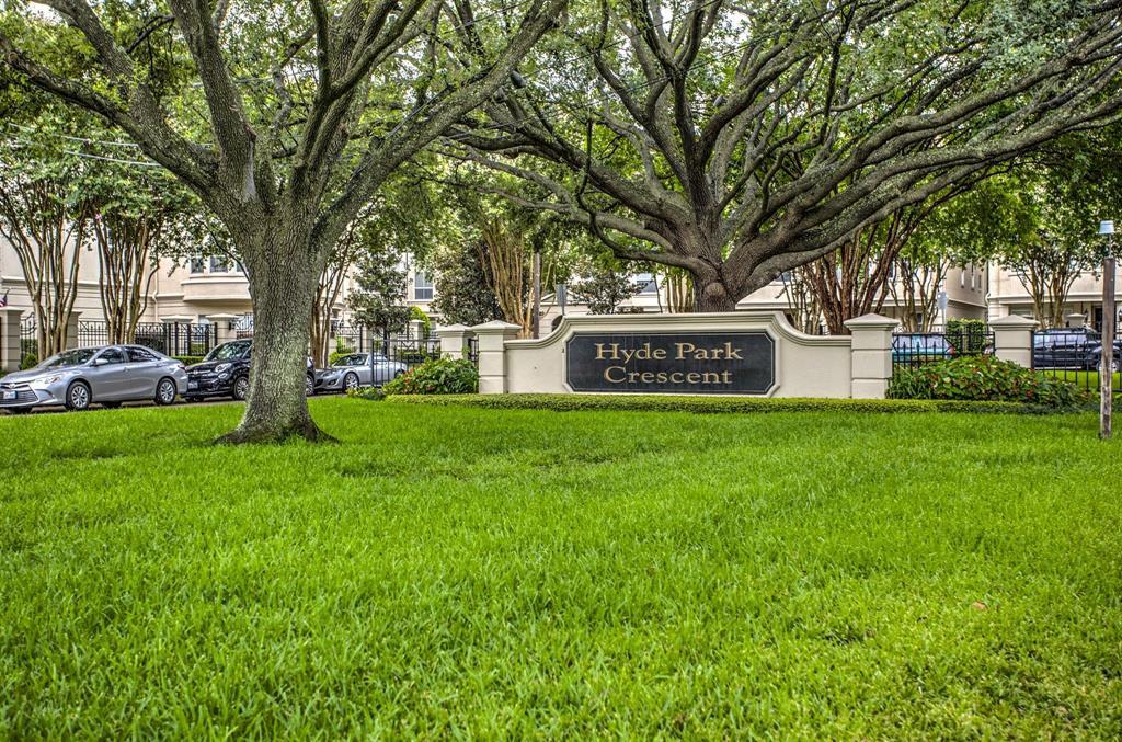 Primary Photo - 1515 Hyde Park Blvd