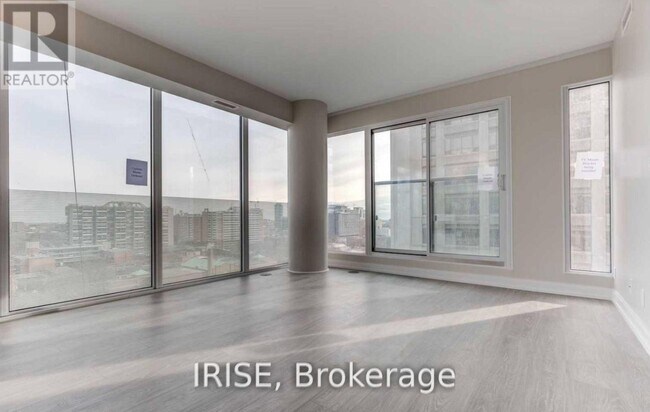 Photo du bâtiment - 181 Dundas St E