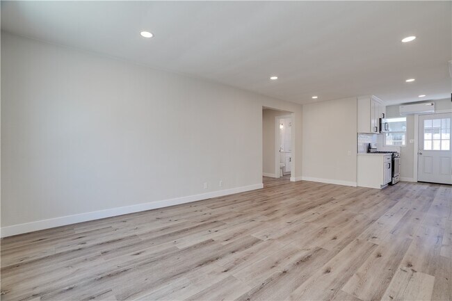 Building Photo - 120 E Mariposa