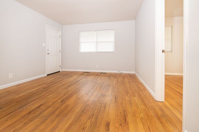 Foto del edificio - Lovely Lakewood Duplex!