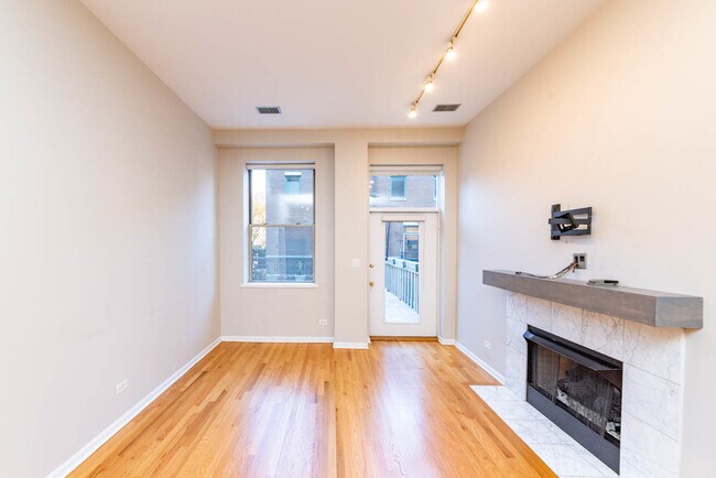 Foto del edificio - 1350 W Fullerton Ave