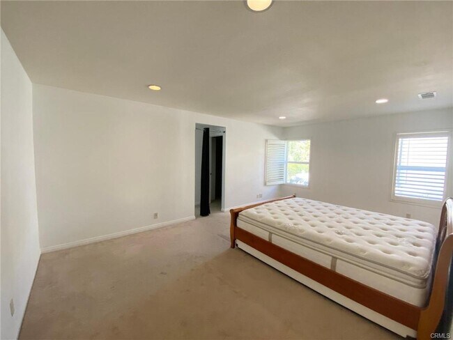 Building Photo - 8 Holly Street, Irvine, CA 92612 - 6 BR 6 ...