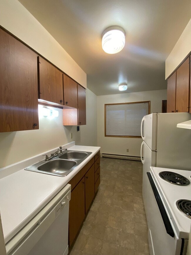 Building Photo - 2705 W Nob Hill Blvd