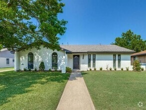 Building Photo - 1718 Crescent Dr