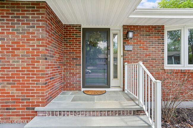 Building Photo - 2011 Oakhurst Pkwy