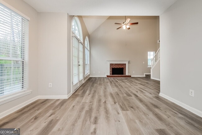 Building Photo - 2092 Wedgewood Dr
