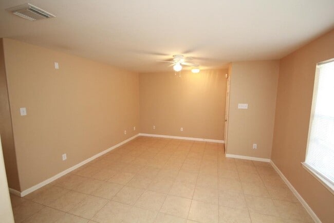 Foto del edificio - 6418 Mountain Pines Ln