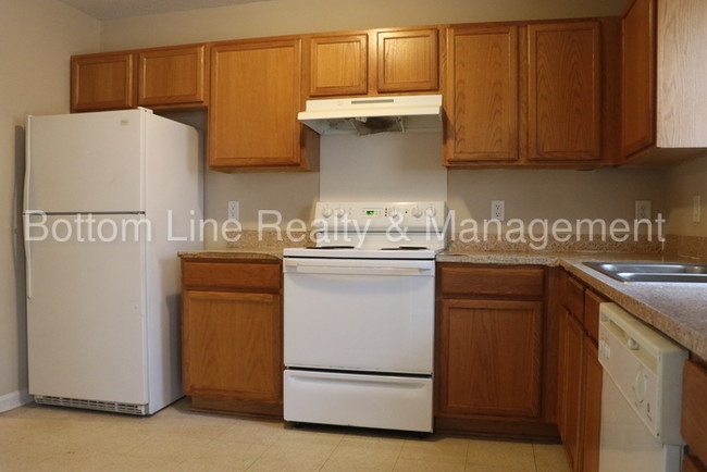 Building Photo - Large Family Home Now Available!