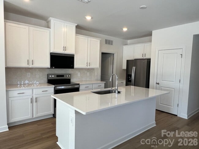 Foto del edificio - 1548 31st St NE