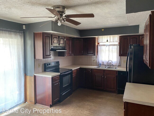 Building Photo - 4 br, 2 bath House - 1435 Maple Ave NE