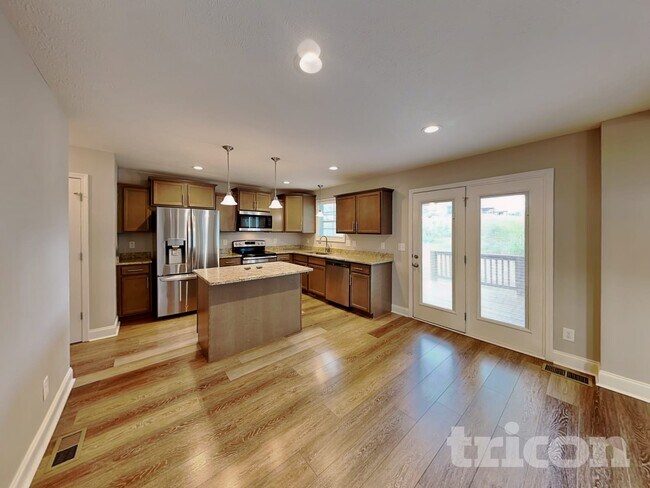 Building Photo - 204 Bonnell Dr