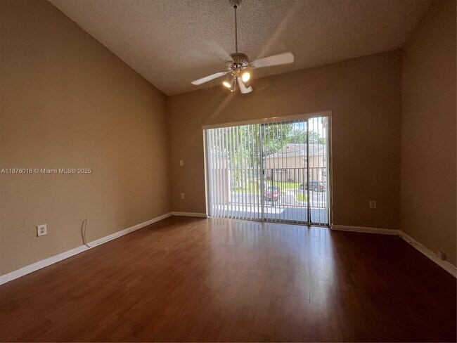 Foto del edificio - 2451 NW 96th Terrace