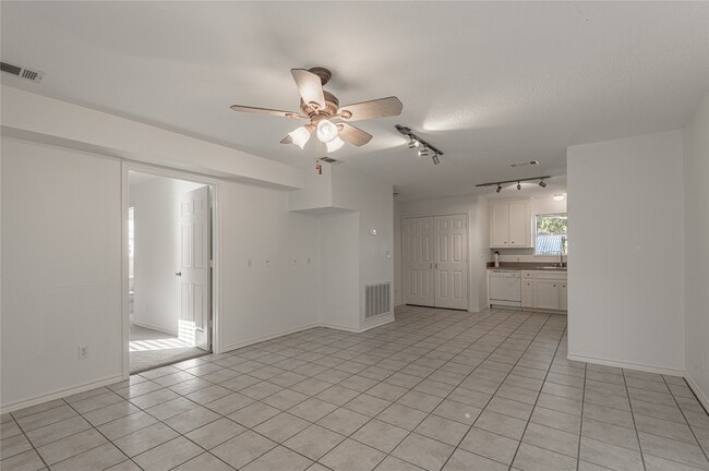 Building Photo - 2118 Avenue M