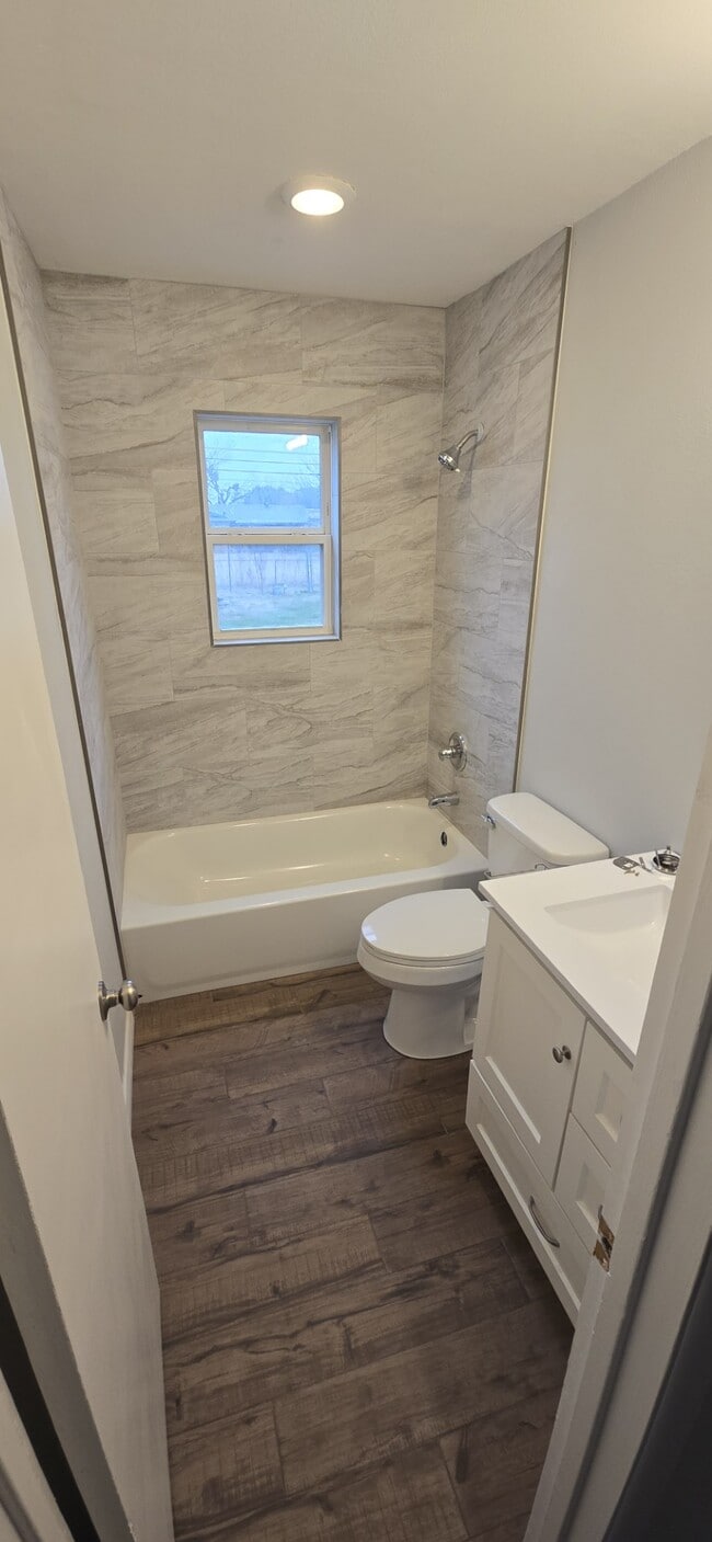 Building Photo - 909 Van Horn St