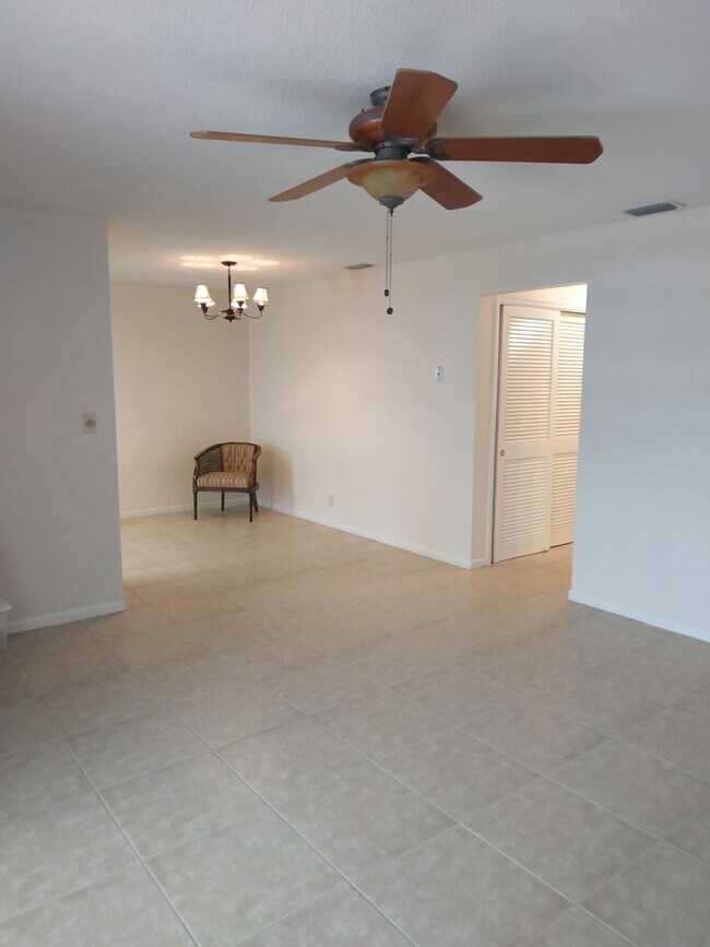 Foto del edificio - 2186 NE 56th St