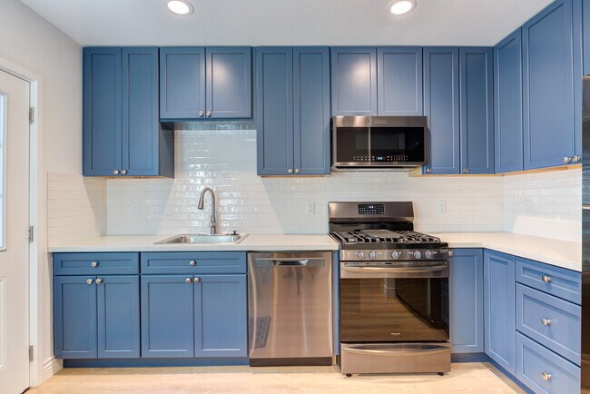 Building Photo - 1143 Woodside Dr