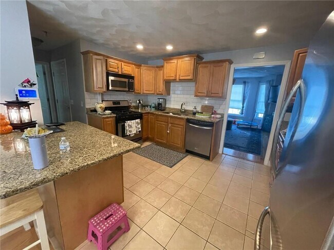 Building Photo - 104 Hill Dr