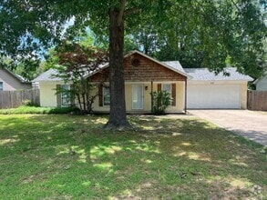Building Photo - 1011 Green Valley Dr