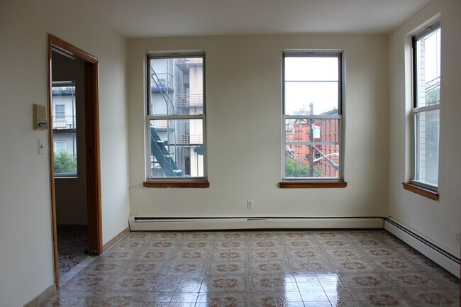 Building Photo - 412 2nd St