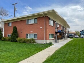 Building Photo - 668 E Ramona Ave