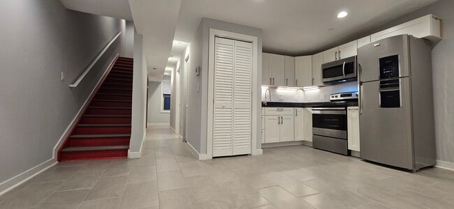 Photo - 605 E Girard Ave Apartments