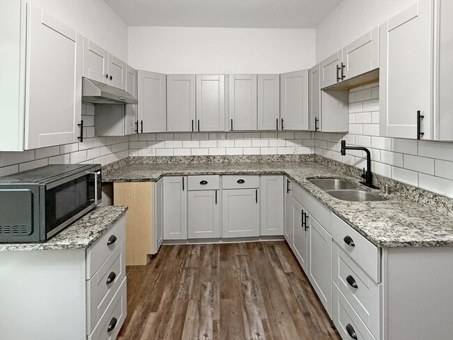 Building Photo - 2424 Mckinley Ave