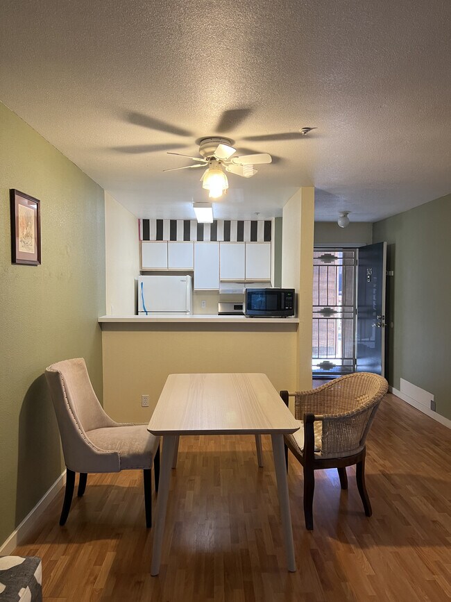 Dining area - 2901 MacArthur Blvd