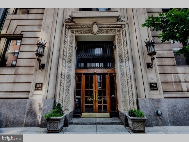 building entryway - 250 S 13th St