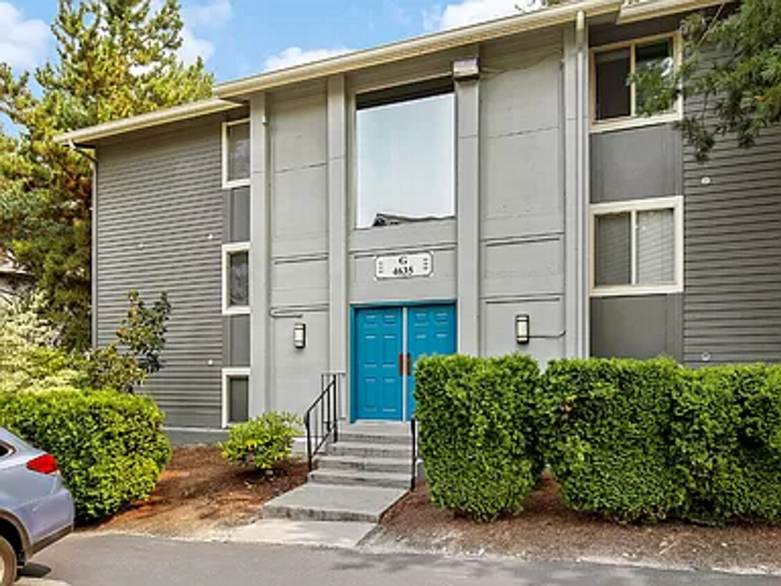 Primary Photo - Location, Location, Location 3-bedroom Sam...